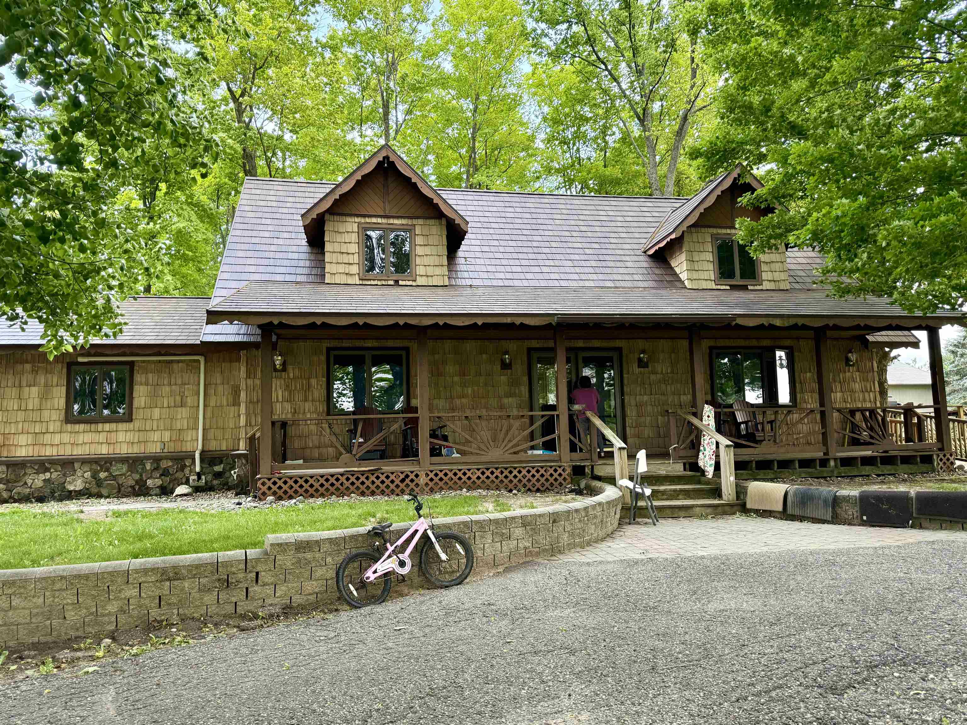 670 E Rose City Road
