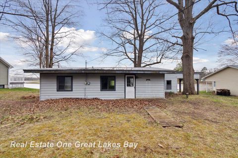 620 Bushong Beach Drive Hay Township Gladwin MI 48624