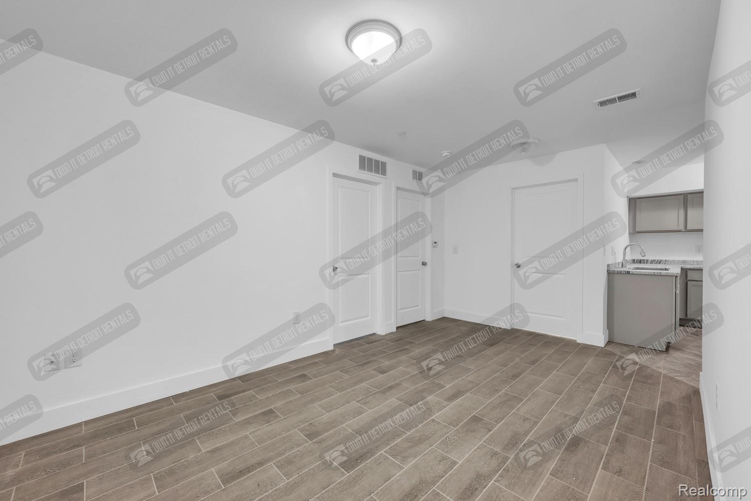 4504 Oakwood Boulevard 3