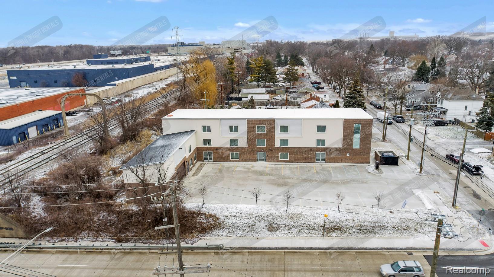 4504 Oakwood Boulevard 3