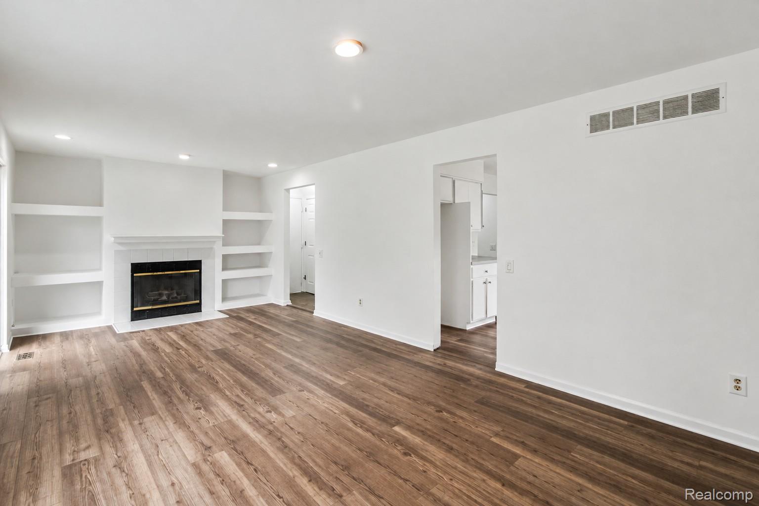 5846 Kings Arms Court