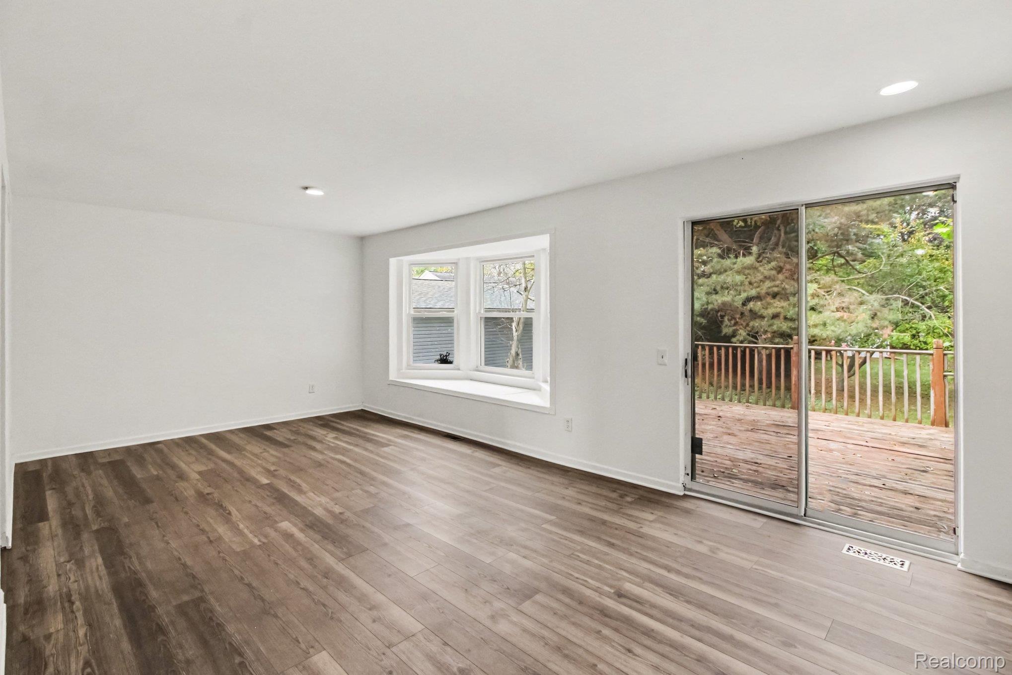 5846 Kings Arms Court