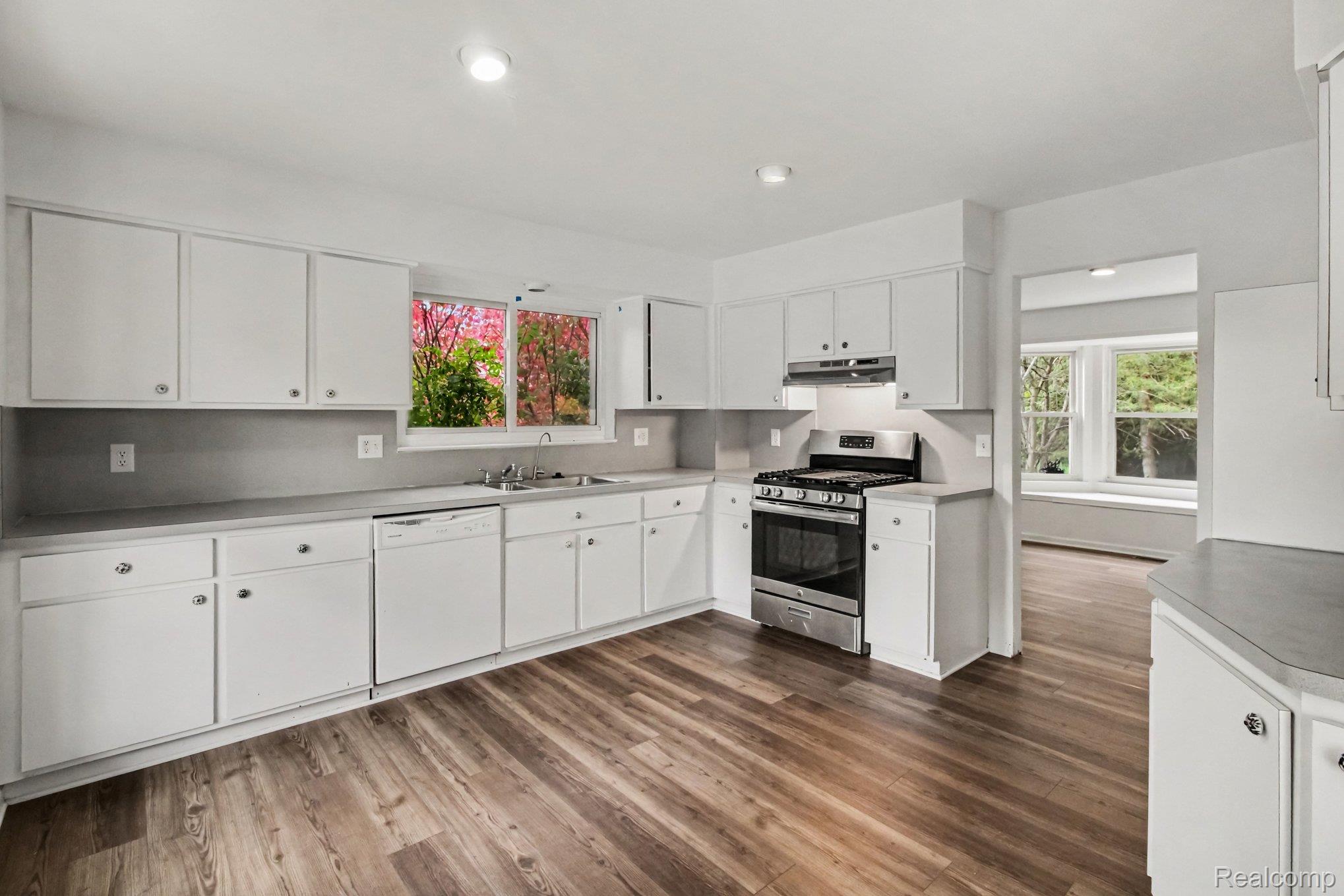 5846 Kings Arms Court
