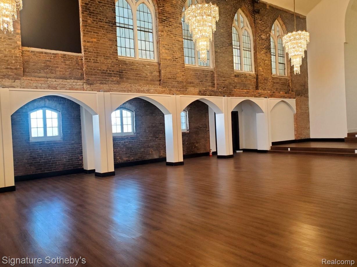 10624 E Jefferson Avenue