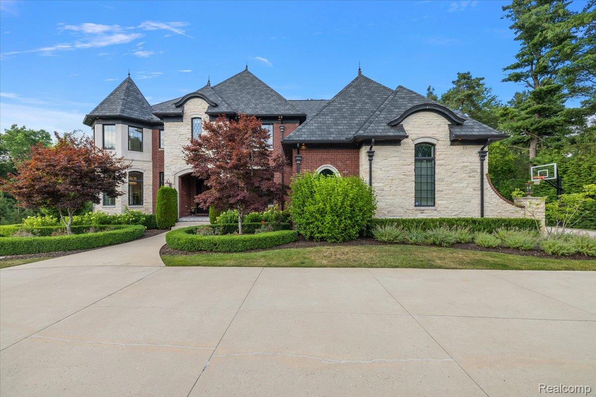 2480 Charnwood Drive
