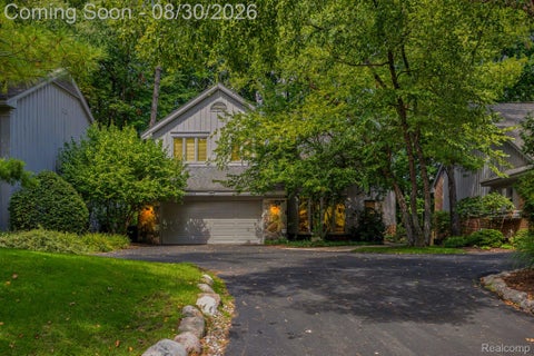 Photo of 4901 Fairway Ridge Circle, West Bloomfield Charter Township, MI 48323 (MLS # 20261068276)