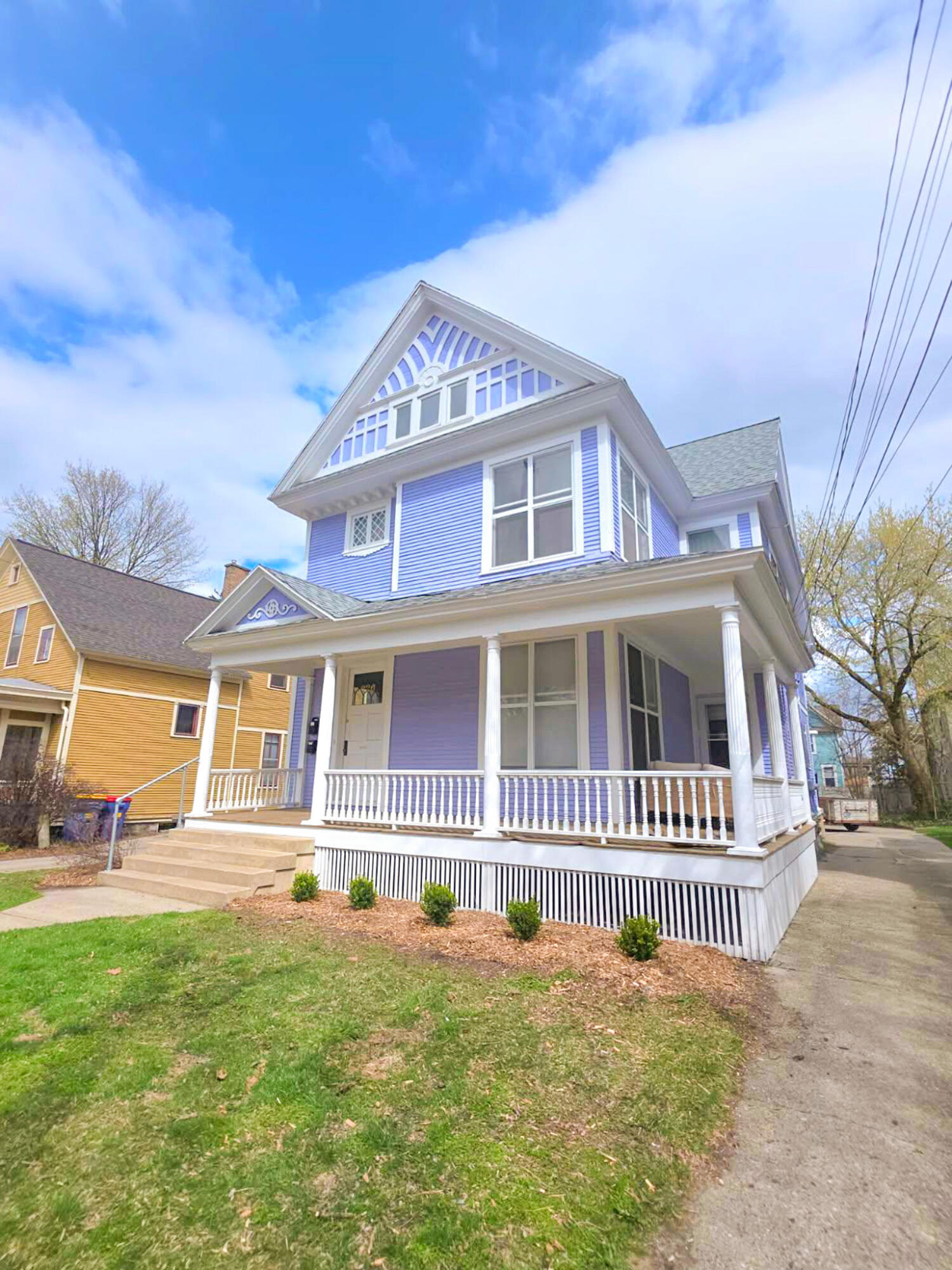 226 College Avenue NE