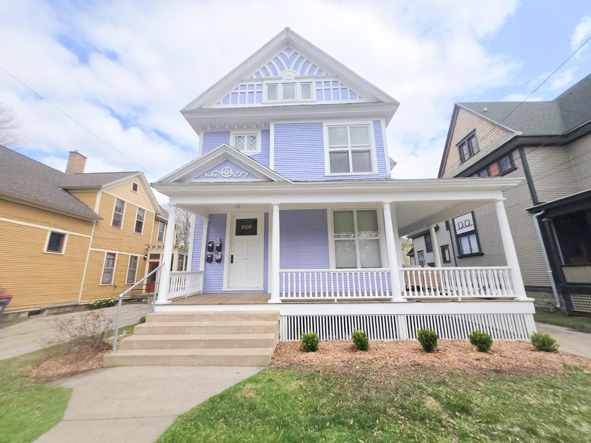 226 College Avenue NE