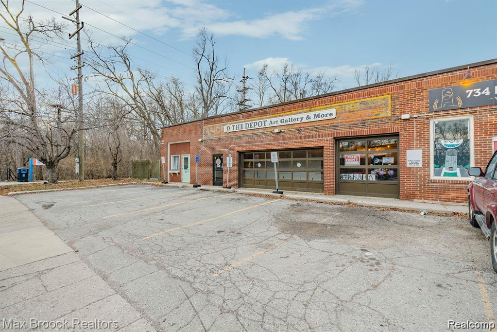 9 E Cross Street