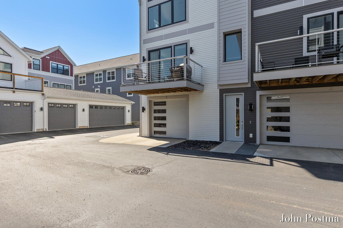 621 Fairview Avenue NE 1