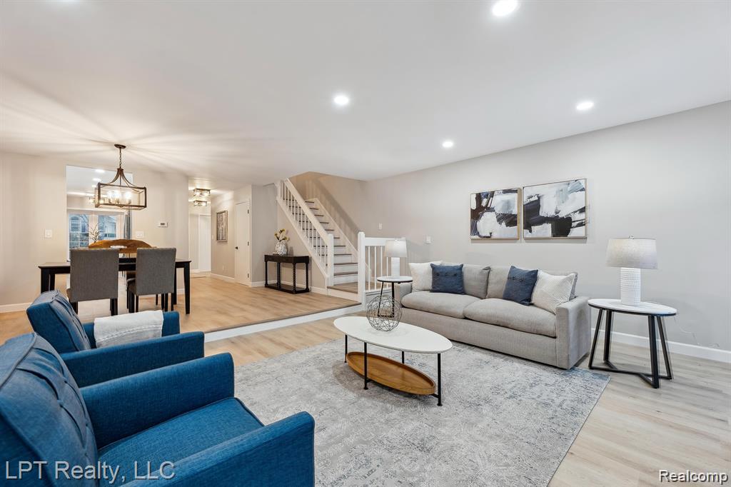 4561 Golf View Drive