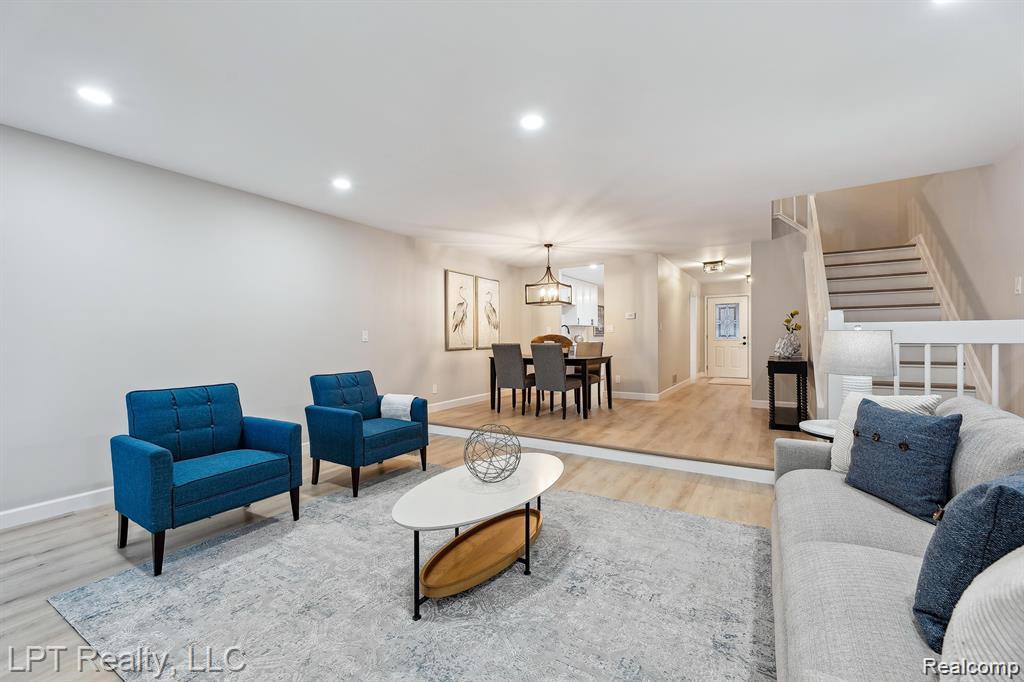 4561 Golf View Drive
