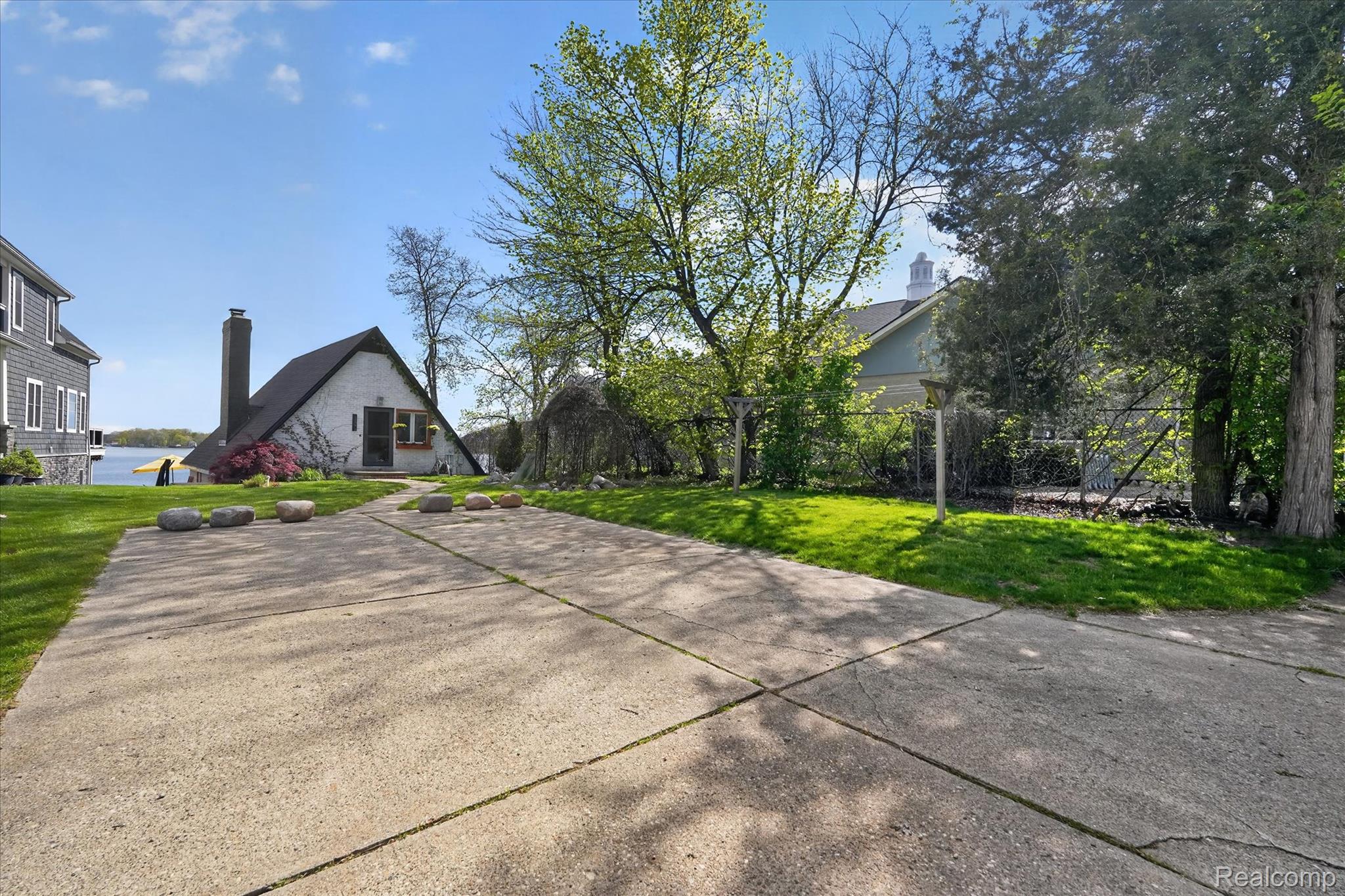 12078 Mantawauka Drive