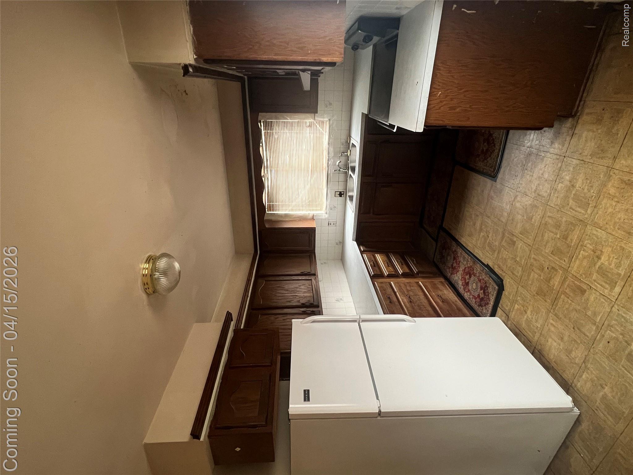 1209 W McClellan Street