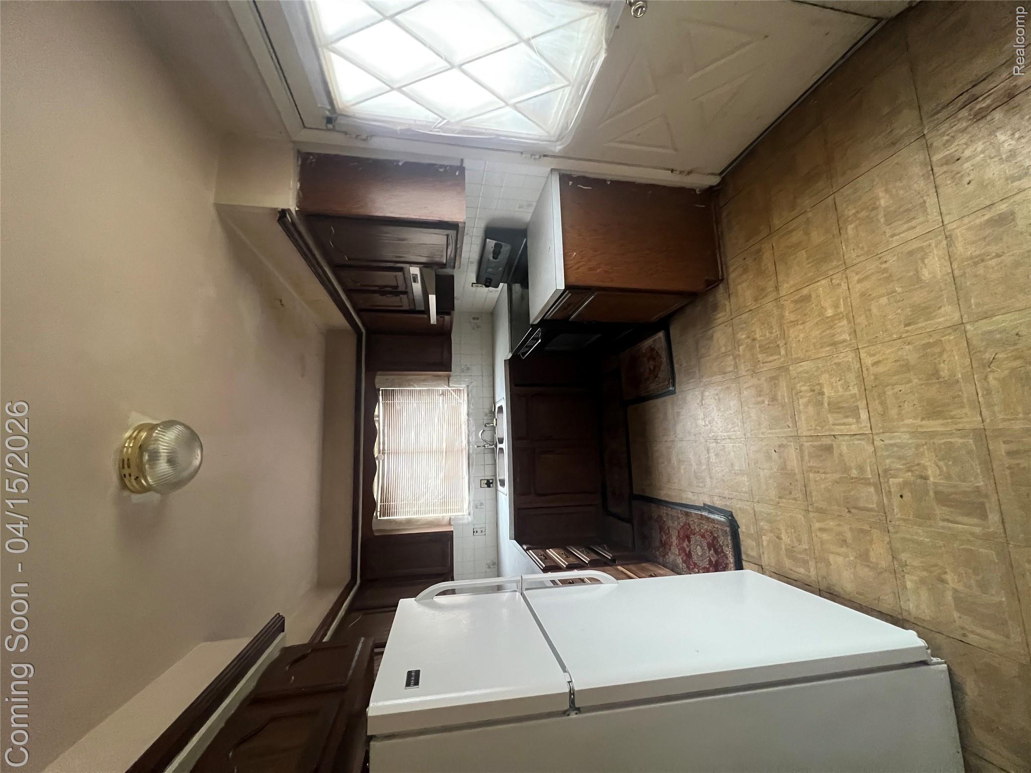 1209 W McClellan Street