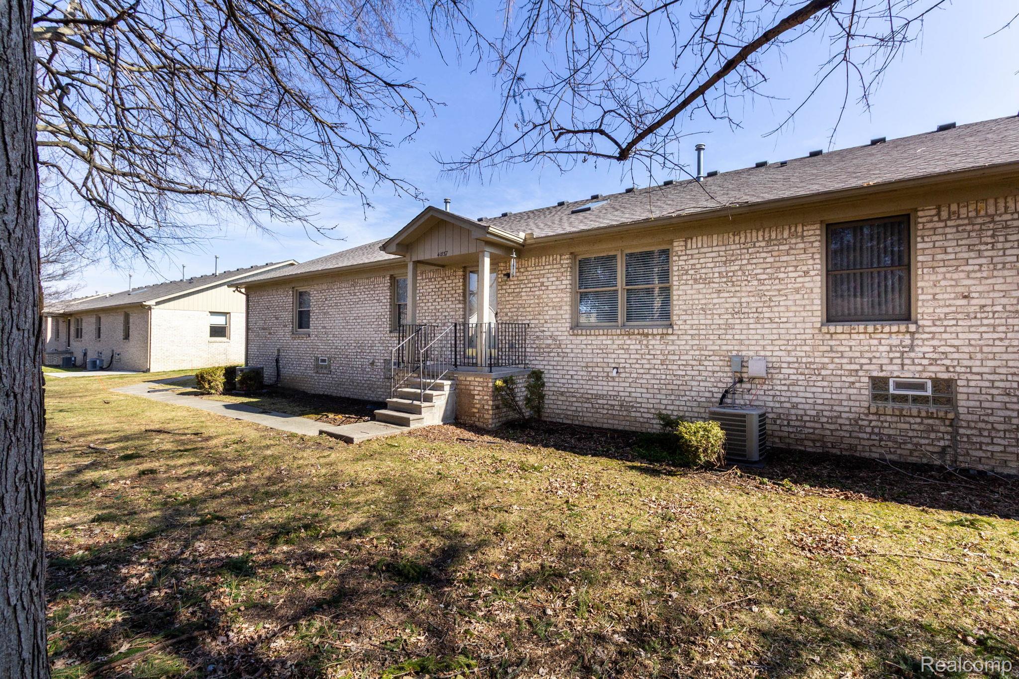 41837 King Edward Court