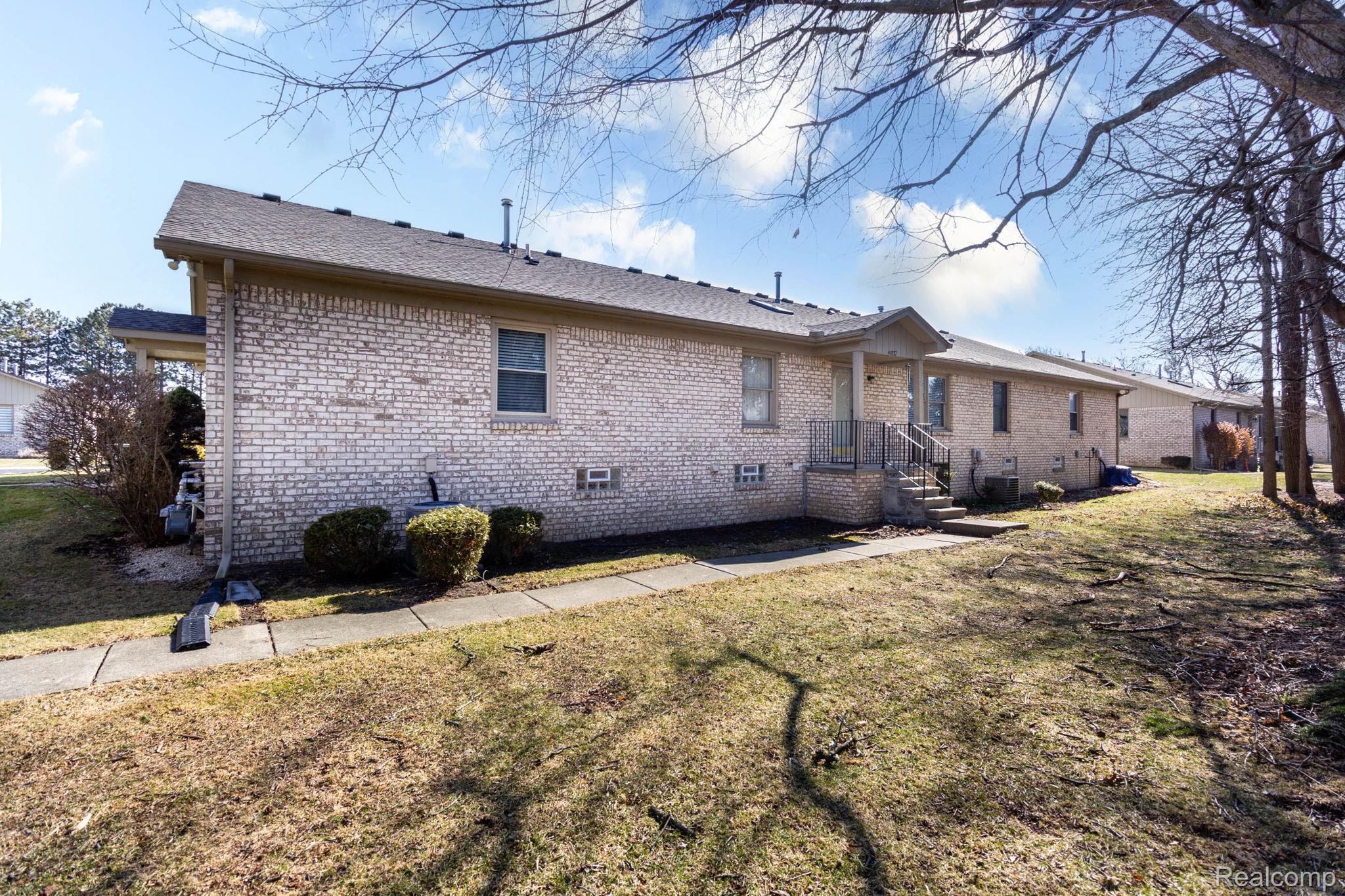 41837 King Edward Court