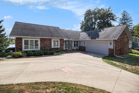 2751 Lakeridge Wixom City MI 48393