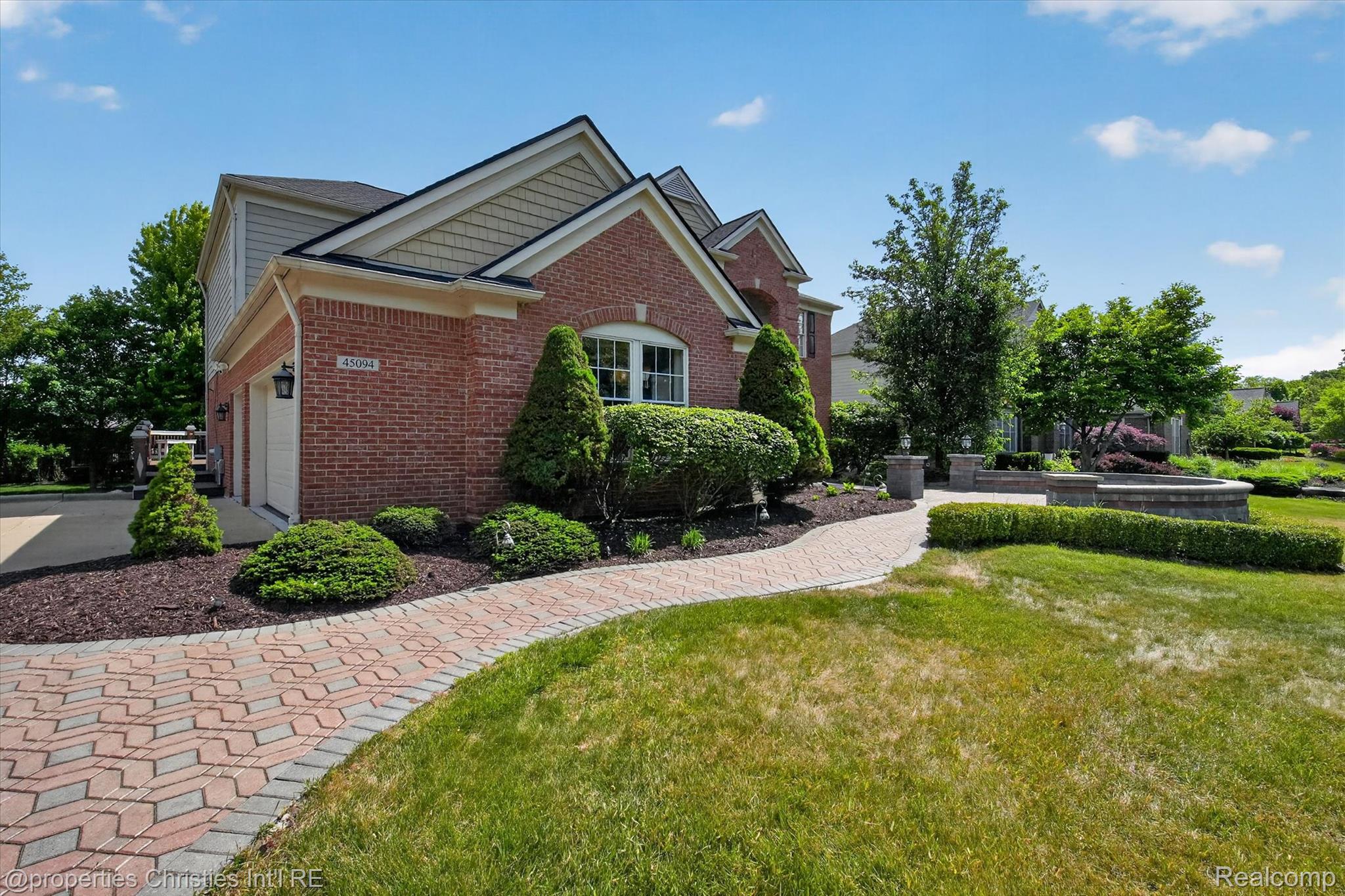45094 Oak Forest Drive
