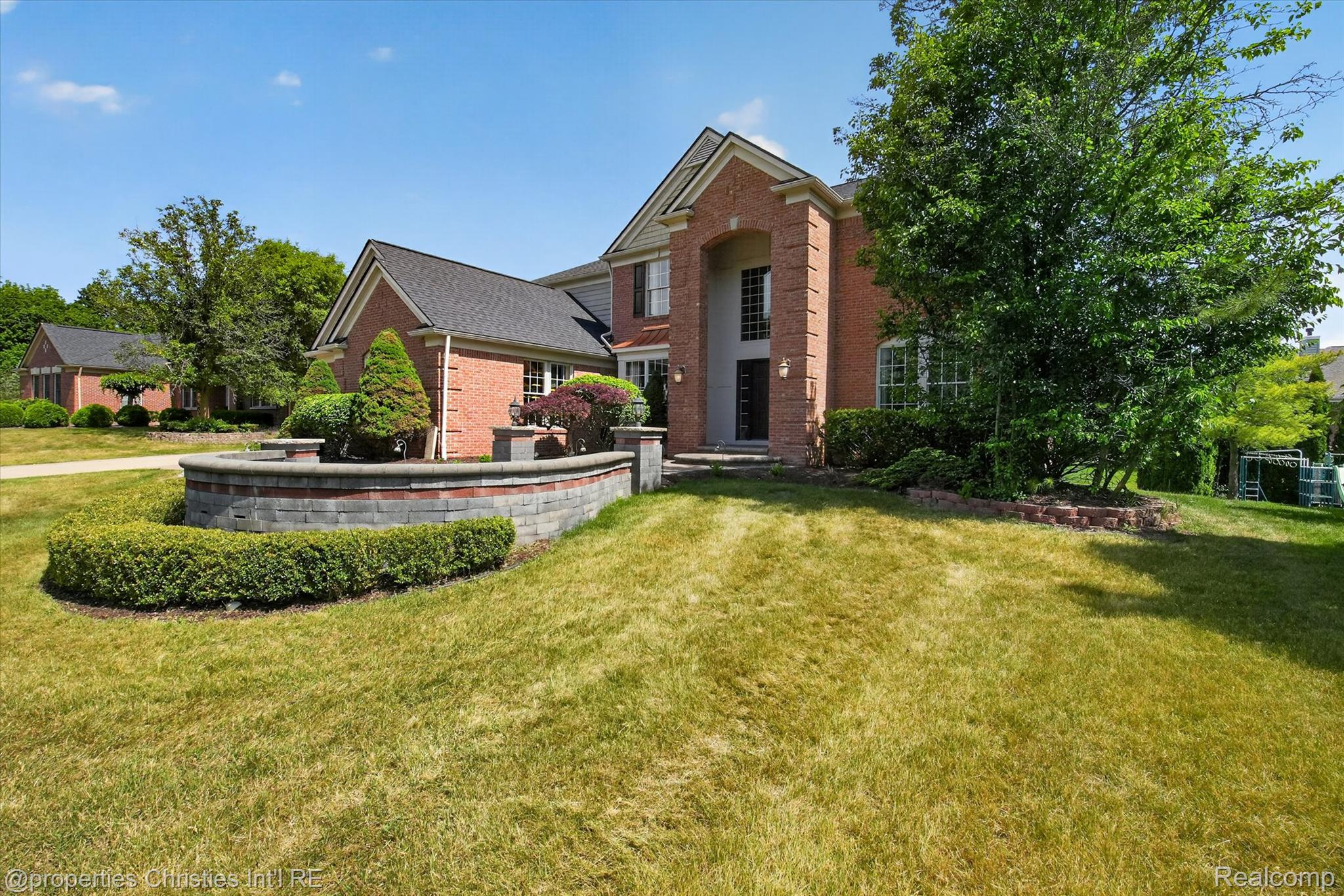 45094 Oak Forest Drive