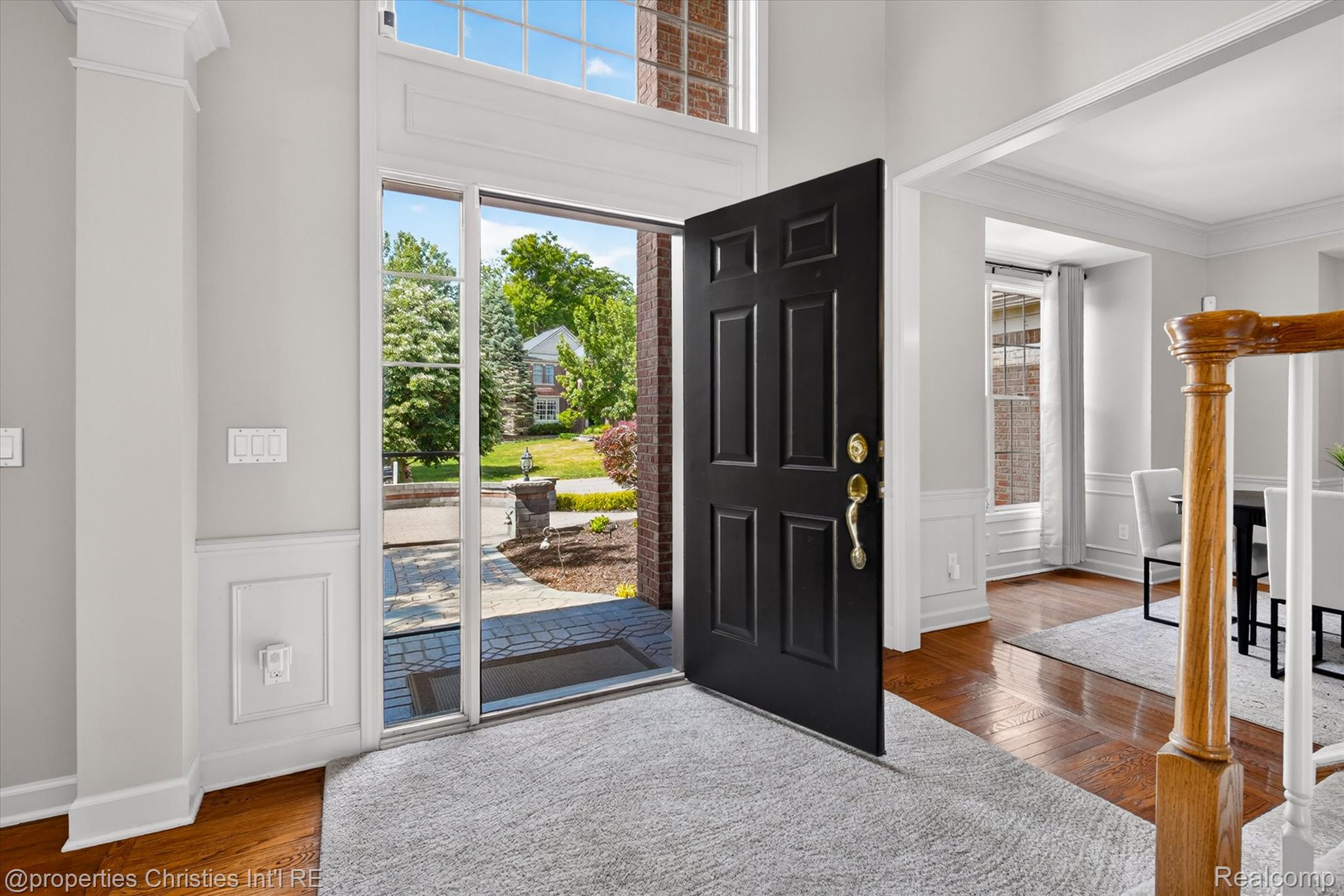 45094 Oak Forest Drive