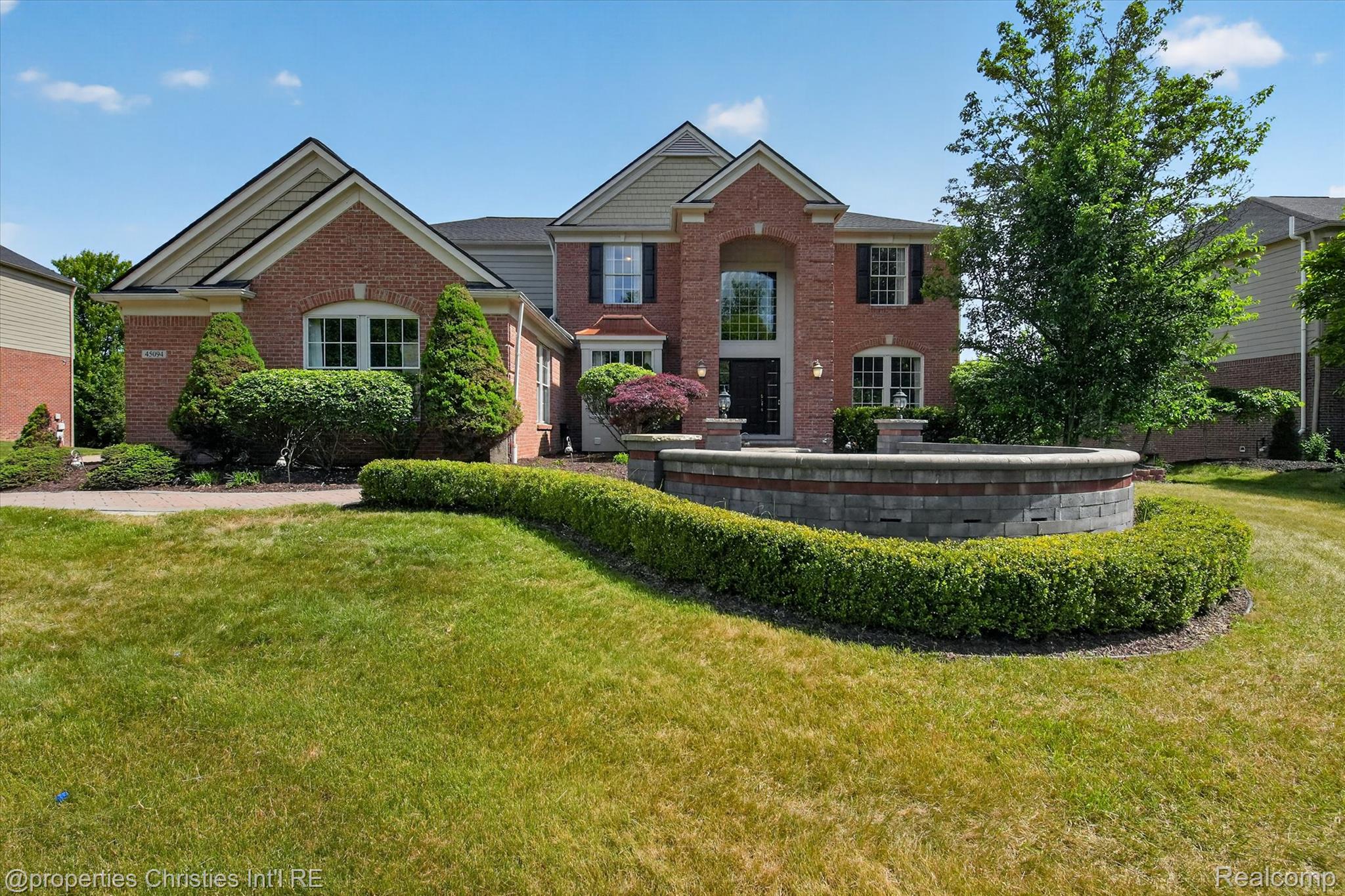 45094 Oak Forest Drive