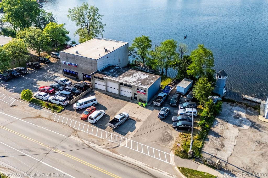 30 W Clarkston Road