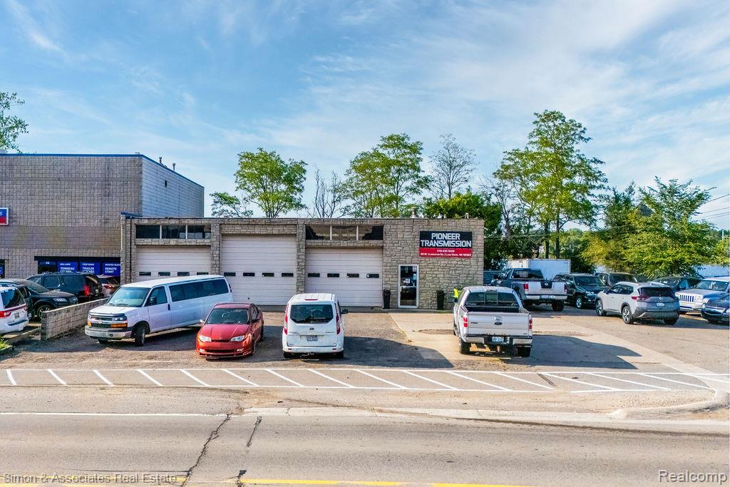 30 W Clarkston Road