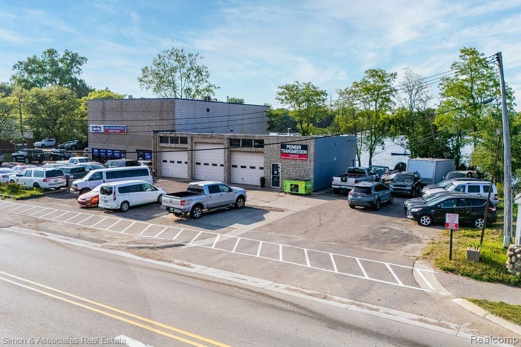 30 W Clarkston Road