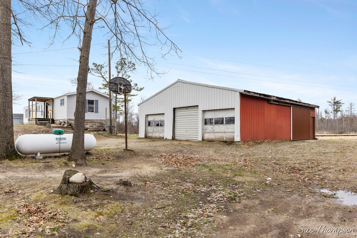 3216 W Lakeside Drive