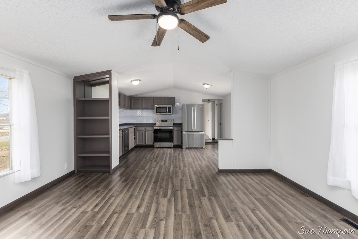 3216 W Lakeside Drive