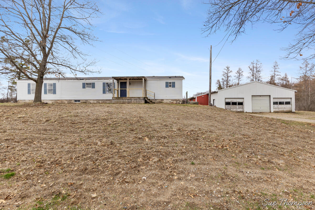 3216 W Lakeside Drive