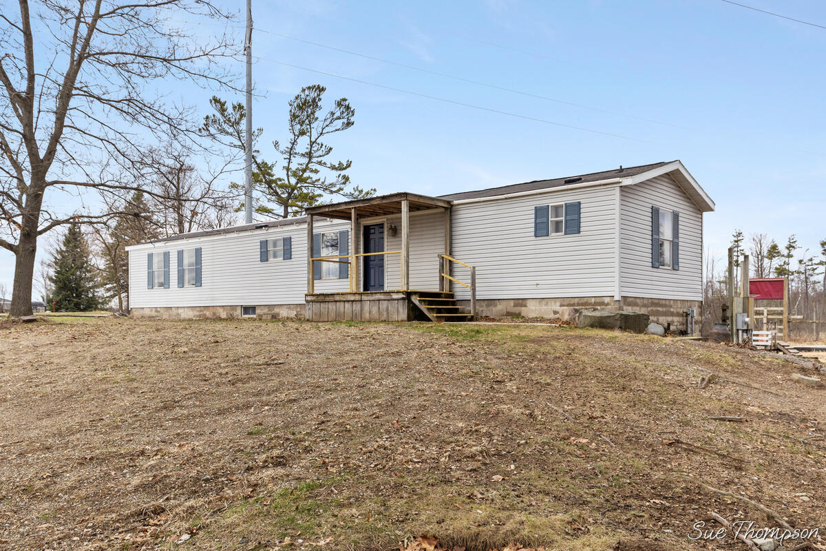 3216 W Lakeside Drive