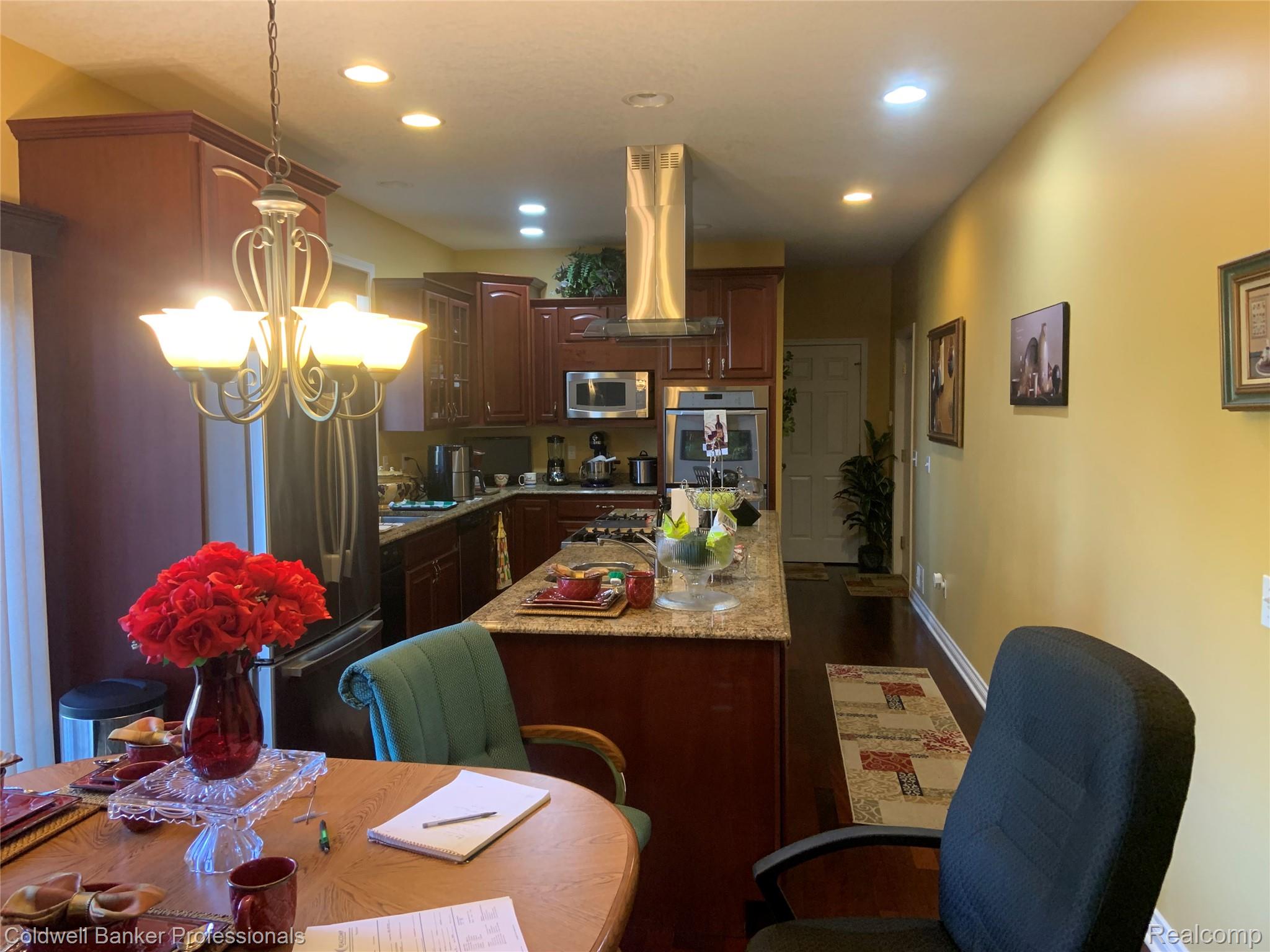 13065 White Oaks