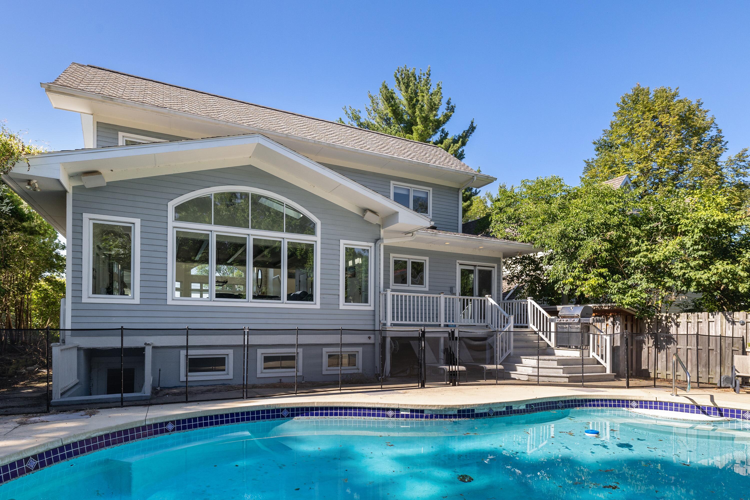 3987 Lake Shore Drive