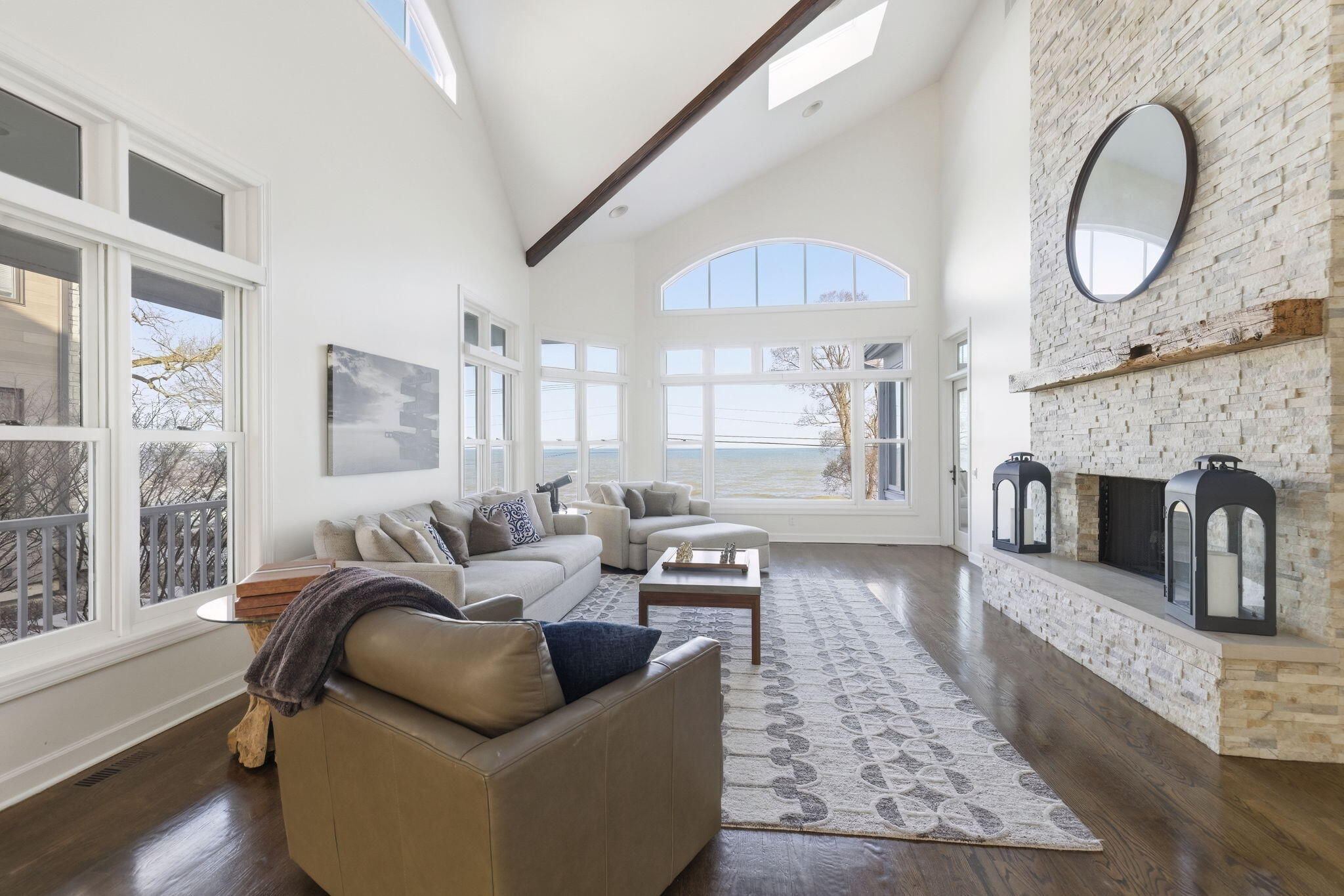 3987 Lake Shore Drive