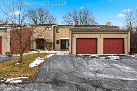 25047 Woodvale Drive S Southfield City MI 48034