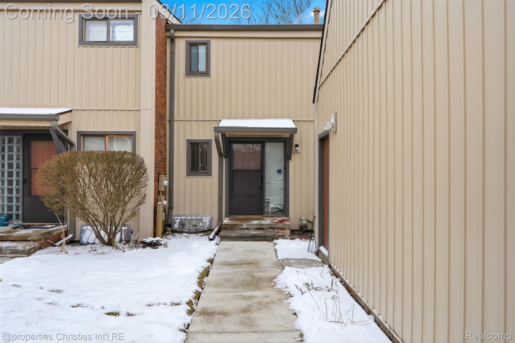 25047 Woodvale Drive S