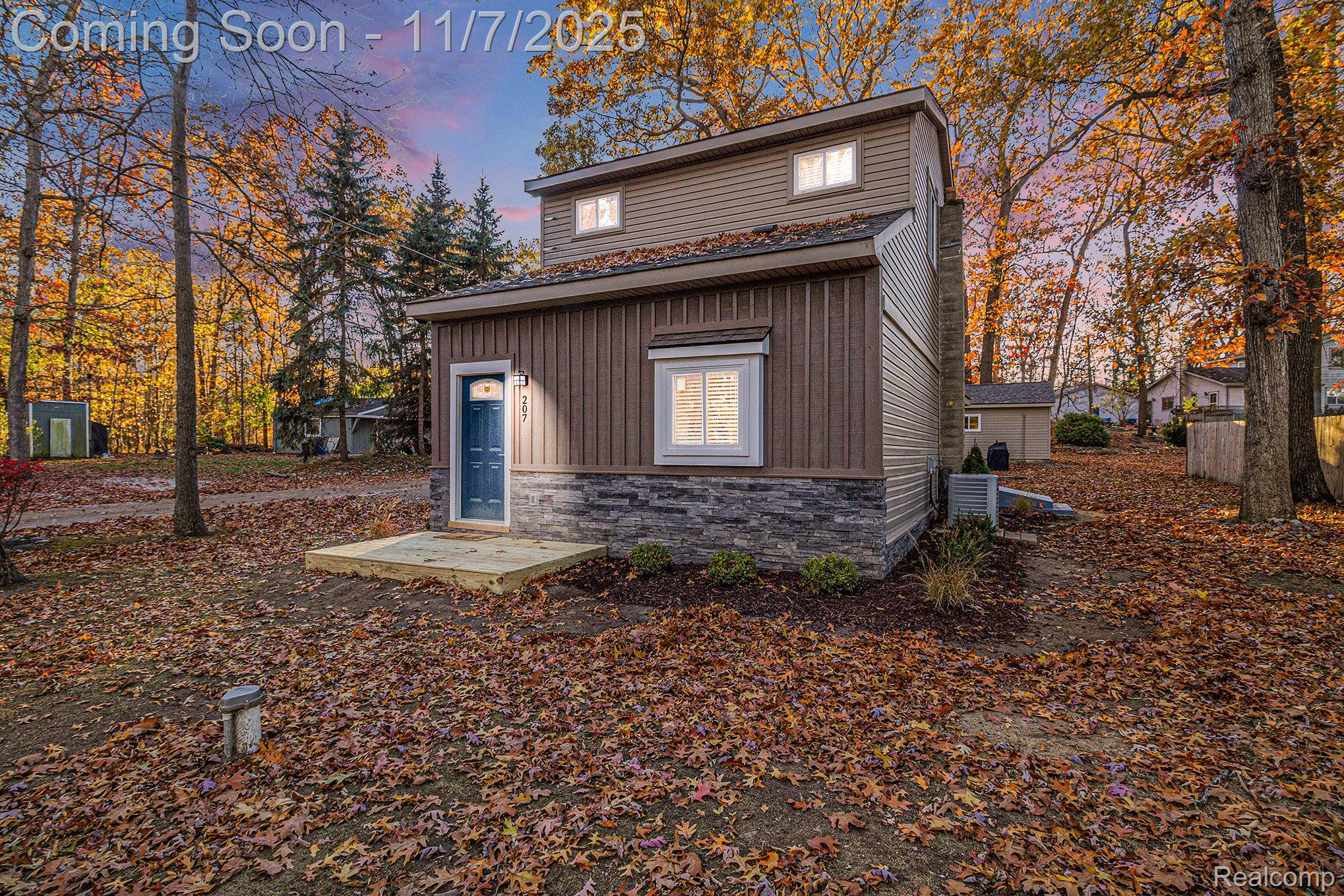 Milford Charter Township, Michigan 48380, United States, 2 Bedrooms Bedrooms, ,2 BathroomsBathrooms,Residential,Coming Soon,238924