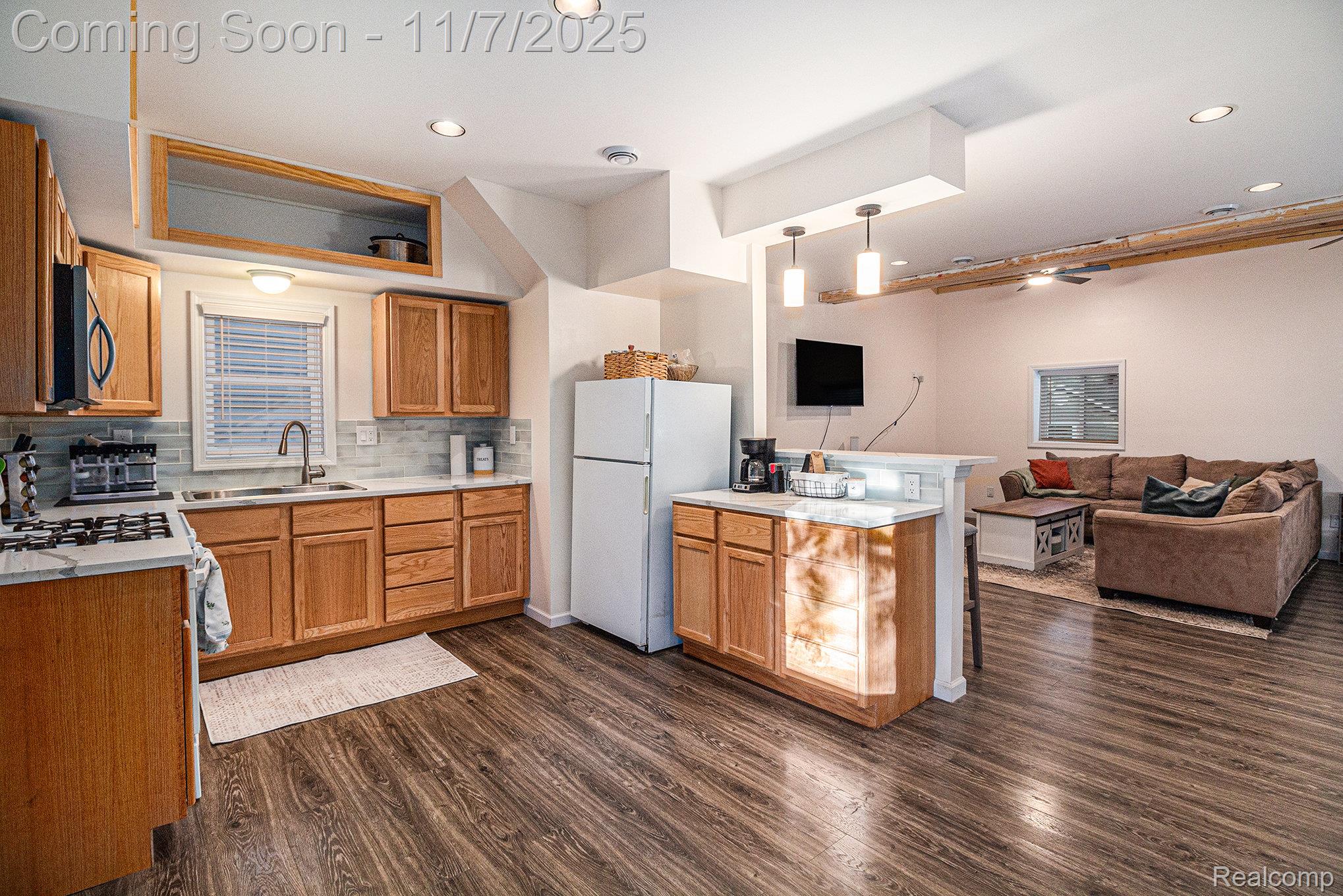 Milford Charter Township, Michigan 48380, United States, 2 Bedrooms Bedrooms, ,2 BathroomsBathrooms,Residential,Coming Soon,238924