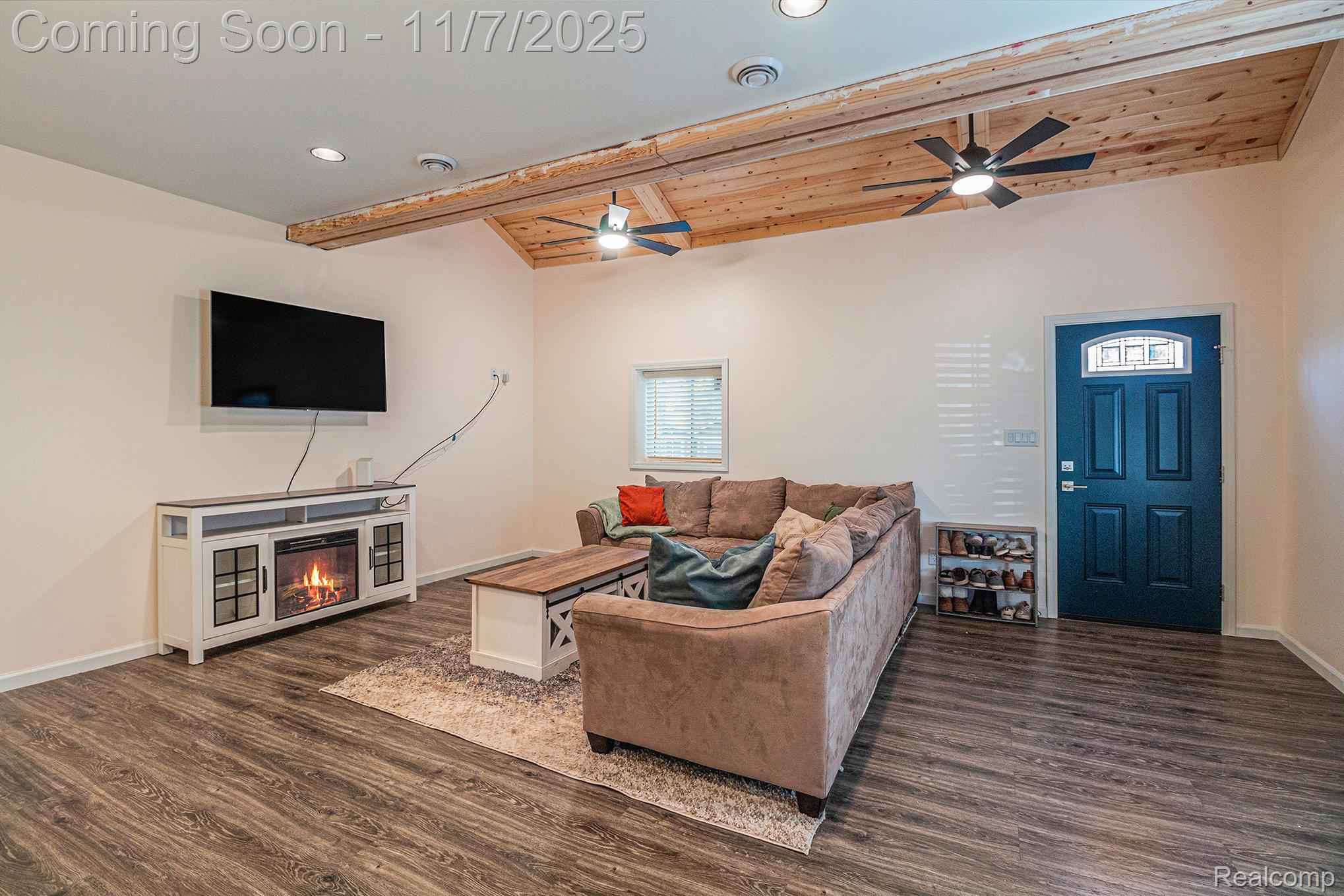 Milford Charter Township, Michigan 48380, United States, 2 Bedrooms Bedrooms, ,2 BathroomsBathrooms,Residential,Coming Soon,238924