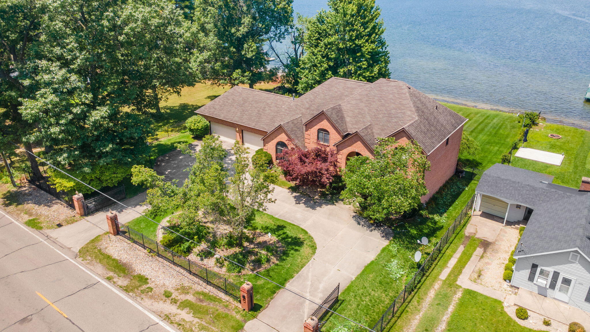 2647 Lake Shore Drive