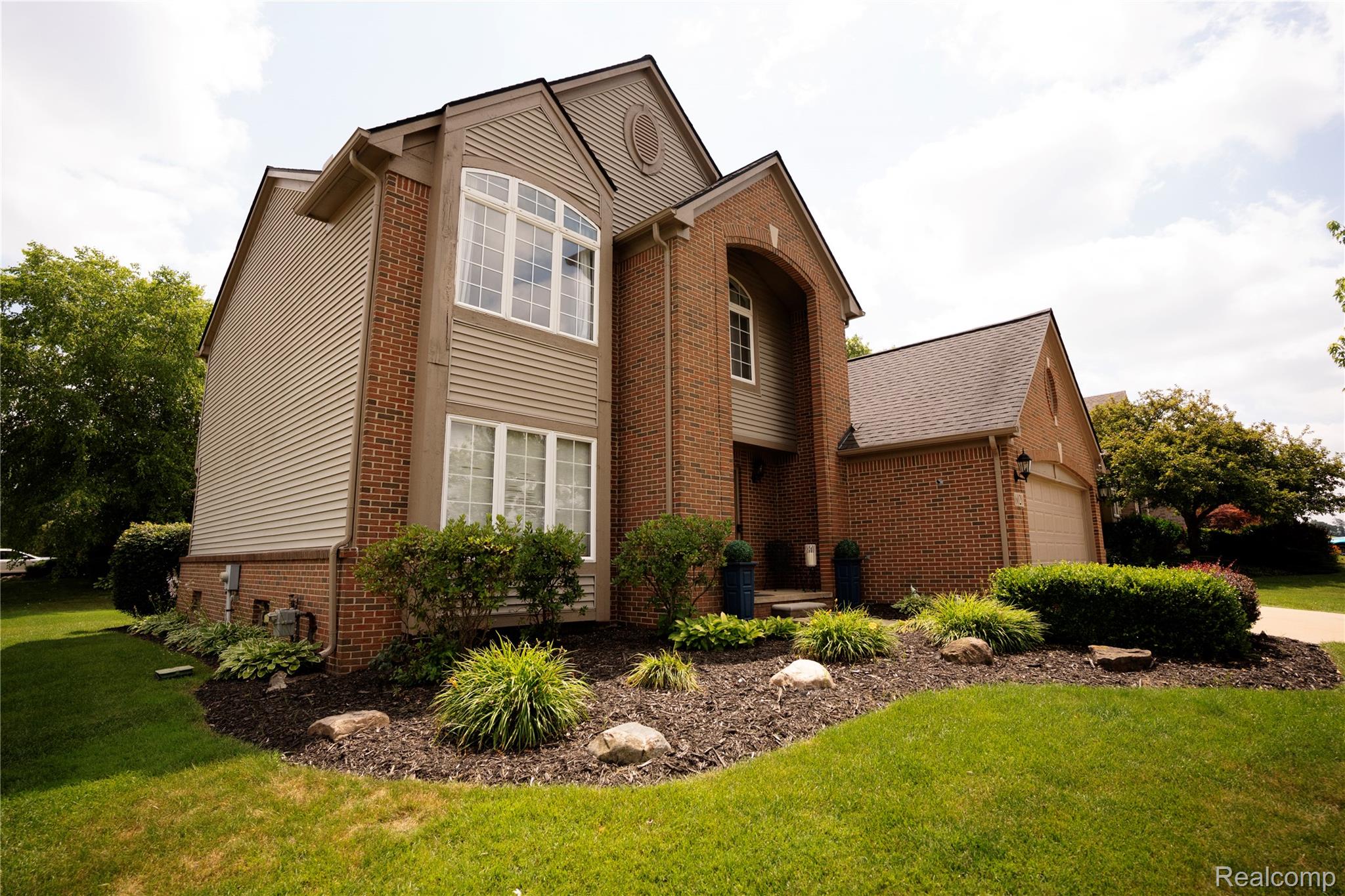 6020 Majestic Oaks Drive