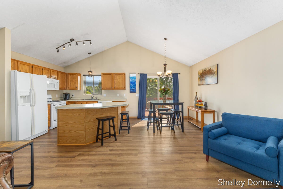 350 Pioneer Trail NE