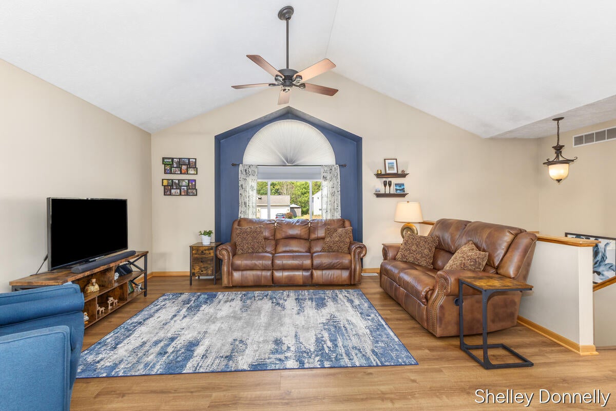 350 Pioneer Trail NE