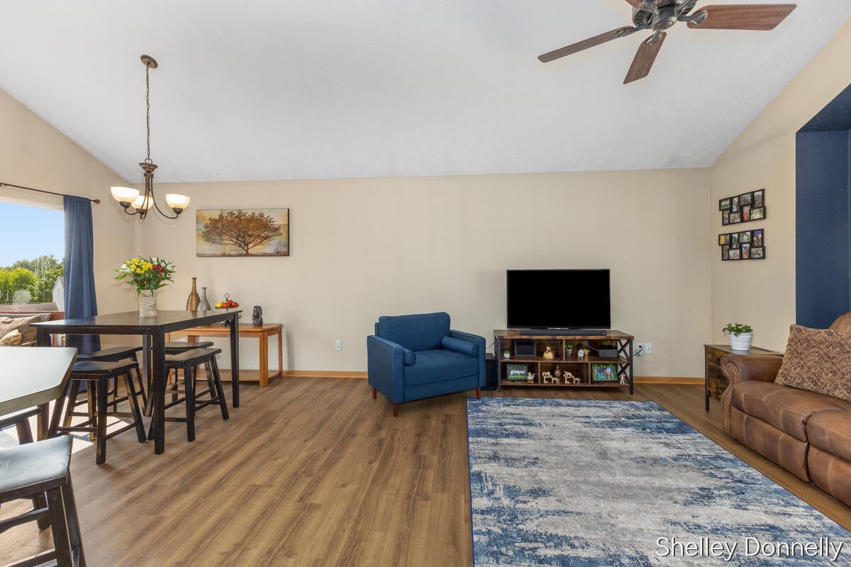 350 Pioneer Trail NE