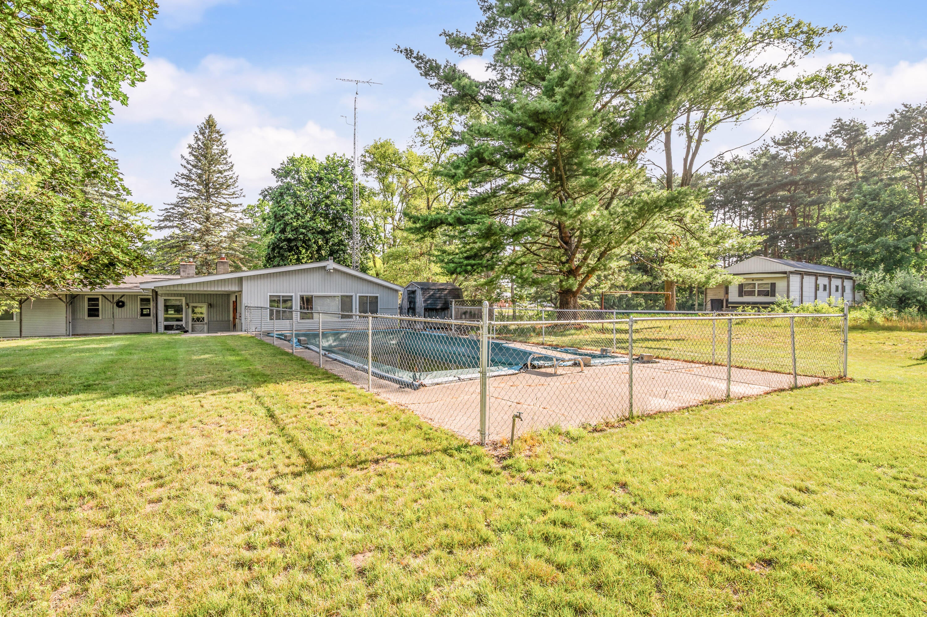 18751 16 Mile Rd