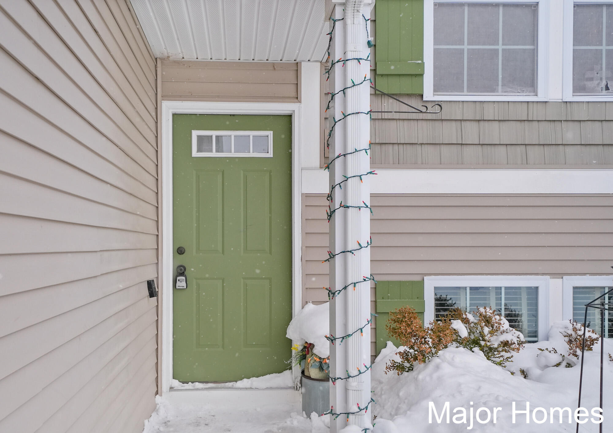 8407 Pebble Drive NE