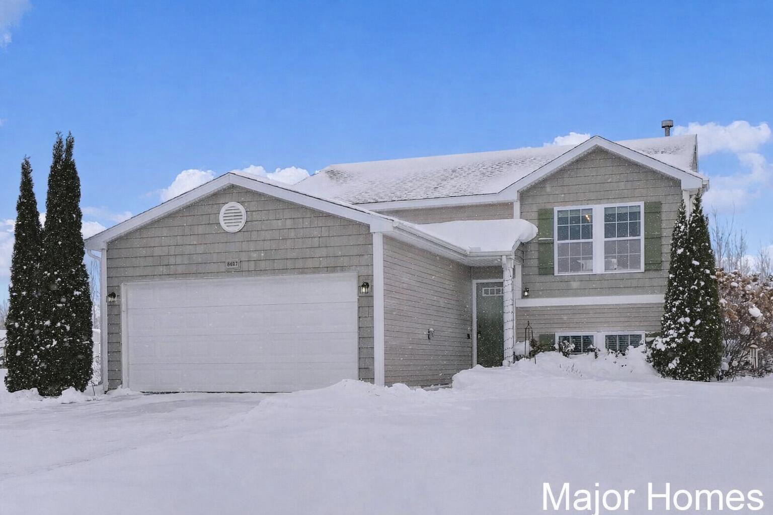 8407 Pebble Drive NE