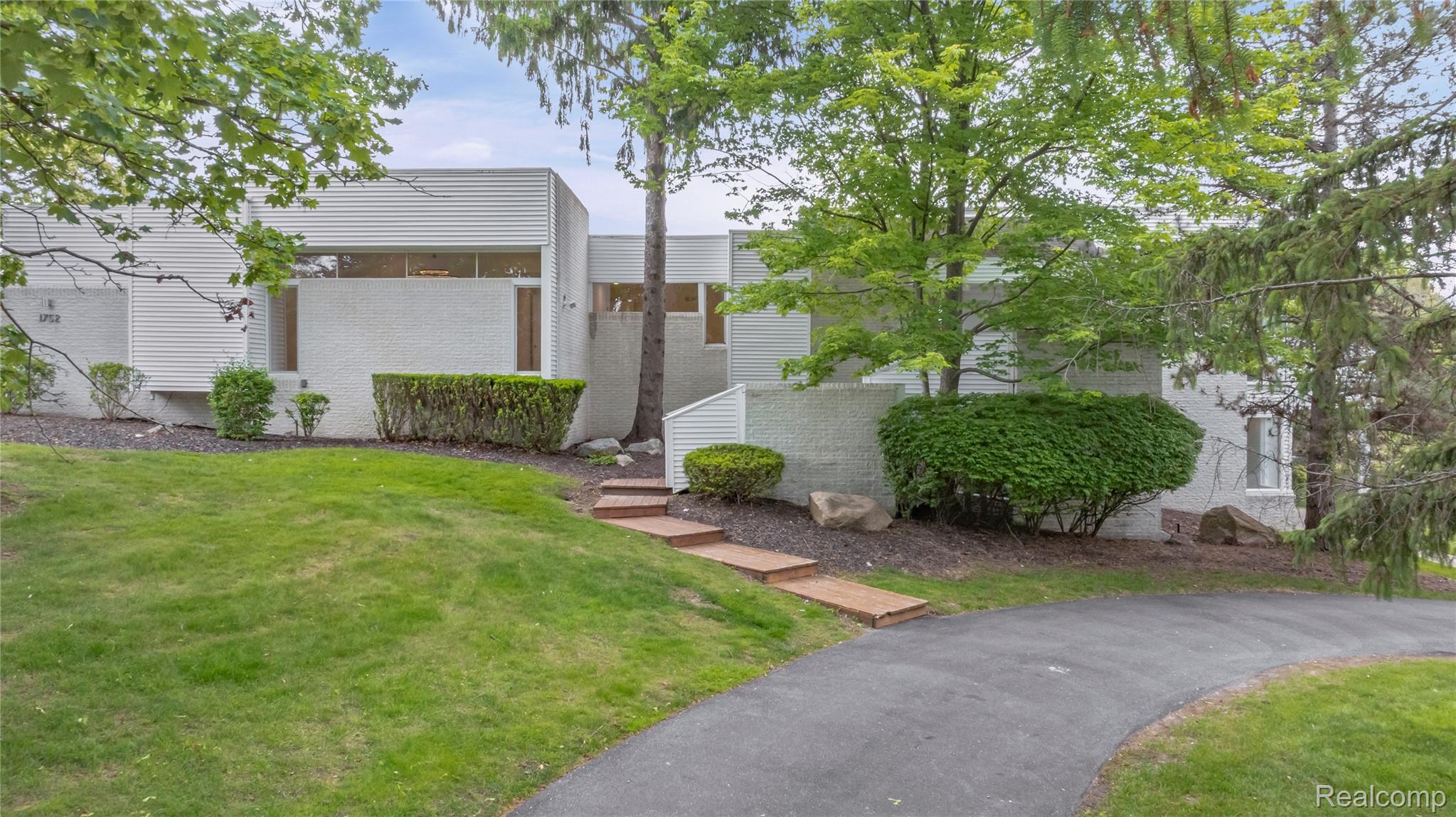 1752 Alexander Drive